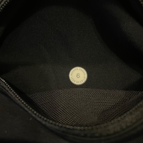 Lululemon Speed Up Short High-Rise *2.5", Black, Size 6 - Picture 5 of 5